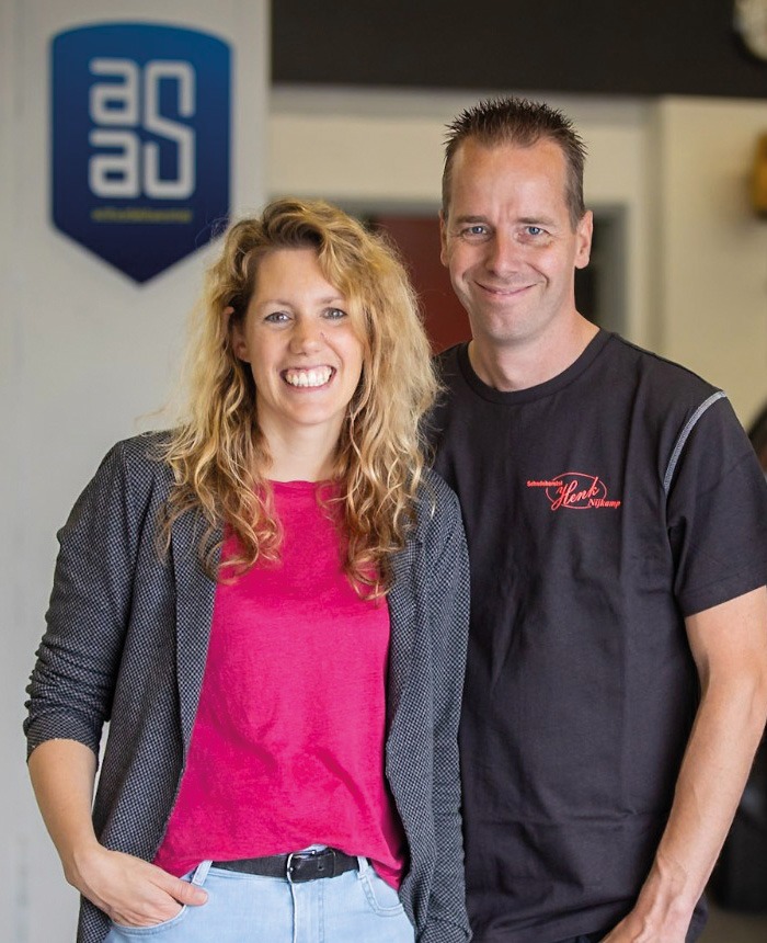 Robin en Ellen Nijkamp in eigen bedrijf Schadeherstel Henk Nijkamp