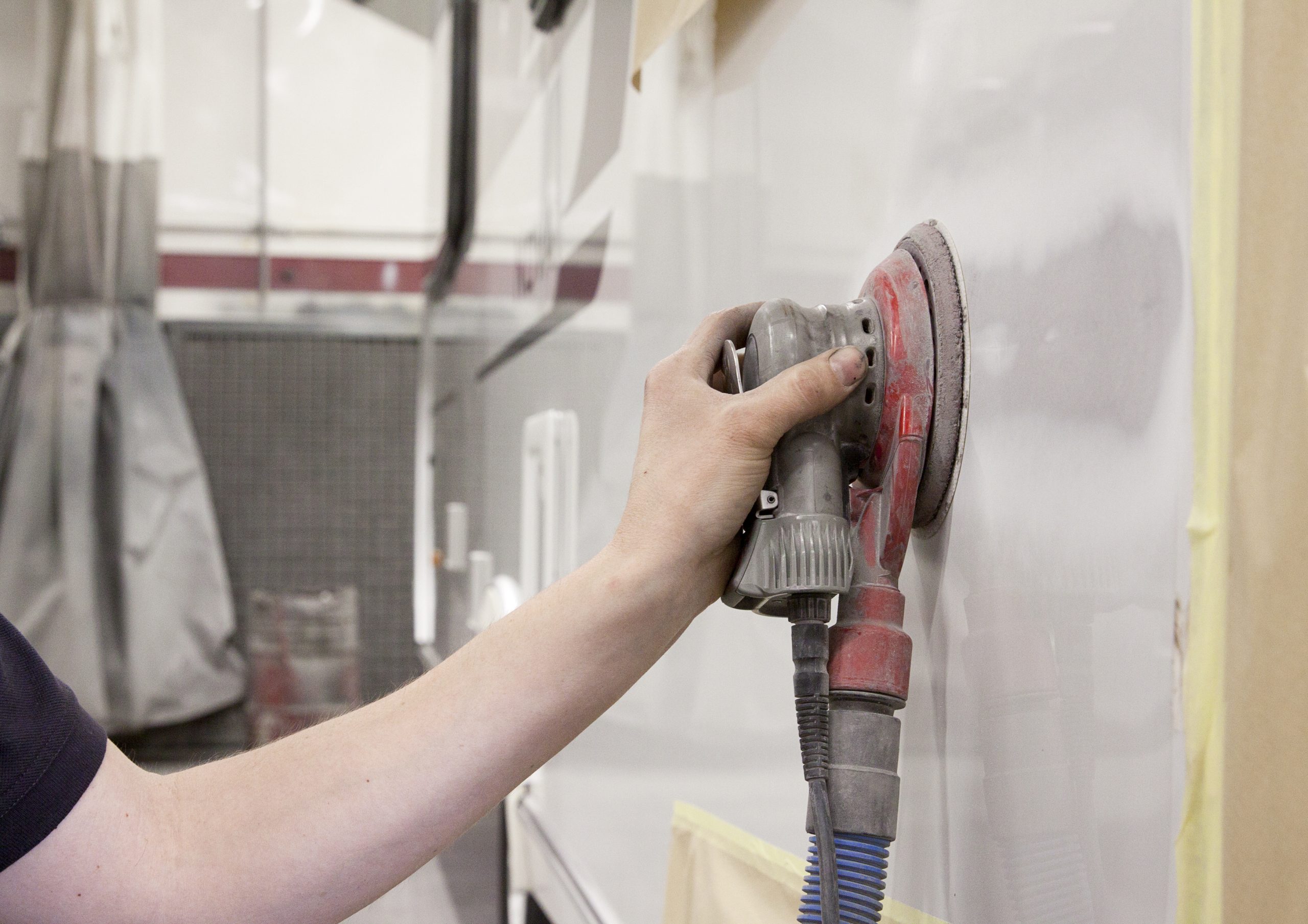 schuren vlakke caravan wand schadeherstel henk nijkamp olst