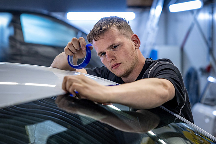 voorruit vernieuwen bij bij Schadeherstel Henk Nijkamp Olst